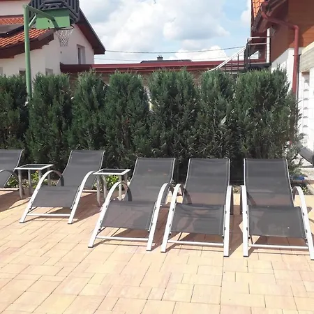 Mirabel 招待所 Bešeňová