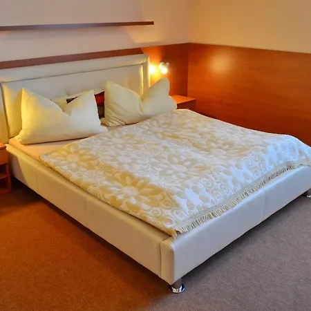 Mirabel 招待所 2*