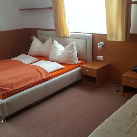 招待所 Mirabel 2*