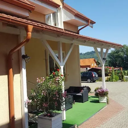 Mirabel 招待所 2*